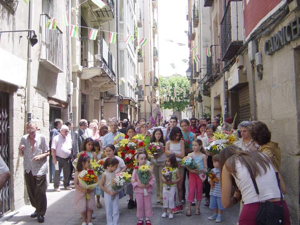 Procesión por la calle de San Juan. Foto: Fede